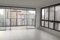 AMPLO APARTAMENTO FRENTE AVENIDA