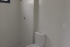 AMPLO APARTAMENTO FRENTE AVENIDA