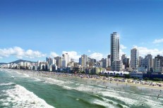 DIAMOND TOWER, NO CORAO DA MEIA PRAIA