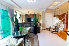 LINDA COBERTURA DUPLEX EM MEIA PRAIA PROX. MAR