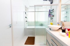 LINDA COBERTURA DUPLEX EM MEIA PRAIA PROX. MAR