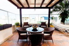 LINDA COBERTURA DUPLEX EM MEIA PRAIA PROX. MAR