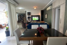 OPORTUNIDADE APARTAMENTO NO CORAO DA MEIA PRAIA