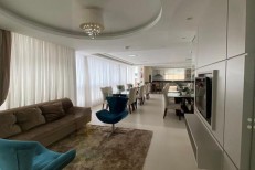 OPORTUNIDADE APARTAMENTO NO CORAO DA MEIA PRAIA