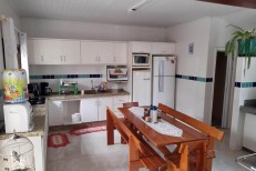 TIMA CASA 2 PISOS COM 4 DORMITRIOS E 2 VAGAS 