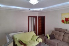 TIMA CASA 2 PISOS COM 4 DORMITRIOS E 2 VAGAS 