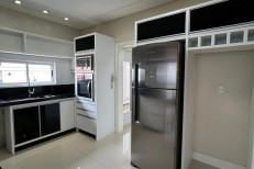 APARTAMENTO MOBILIADO FRENTE AVENIDA