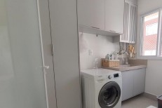 03 SUITES NA MELHOR LOCALIZAAO DA MEIA PRAIA