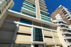 APARTAMENTO COM 03 SUTES 