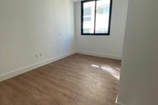 APARTAMENTO COM 03 SUTES 