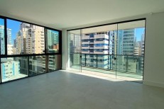 APARTAMENTO COM 03 SUTES 