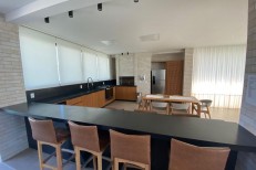 APARTAMENTO COM 03 SUTES 
