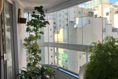 APARTAMENTO NO CORAO DA MEIA PRAIA