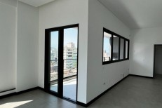 APARTAMENTO FRENTE AVENIDA, QUADRA MAR MEIA PRAIA