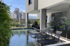 APARTAMENTO FRENTE AVENIDA, QUADRA MAR MEIA PRAIA