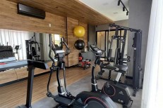 APARTAMENTO FRENTE AVENIDA, QUADRA MAR MEIA PRAIA