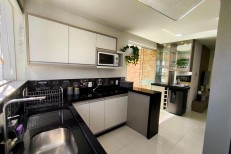APARTAMENTO QUADRA MAR, MUITO BEM LOCALIZADO