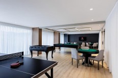 APARTAMENTO PRONTO COM UMA SUTE EM MEIA PRAIA