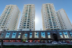 APARTAMENTO PRONTO COM UMA SUTE EM MEIA PRAIA