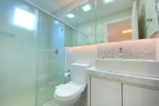 APARTAMENTO NA MEIA PRAIA MOBILIADO