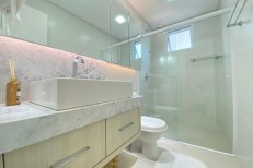 APARTAMENTO NA MEIA PRAIA MOBILIADO