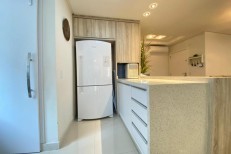APARTAMENTO NA MEIA PRAIA MOBILIADO