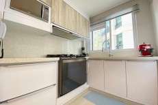 APARTAMENTO NA MEIA PRAIA MOBILIADO
