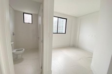 APARTAMENTO QUADRA MAR NA MEIA PRAIA