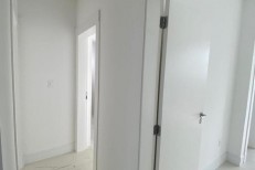 APARTAMENTO QUADRA MAR NA MEIA PRAIA