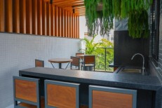 APARTAMENTO QUADRA MAR NA MEIA PRAIA