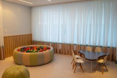 APARTAMENTO QUADRA MAR NA MEIA PRAIA