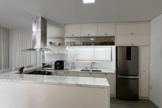 UM APARTAMENTO POR ANDAR