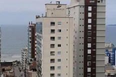 APARTAMENTO NO CORAO DA MEIA PRAIA 