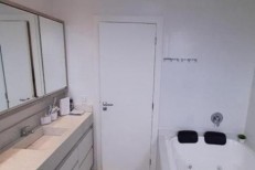 APARTAMENTO NO CORAO DA MEIA PRAIA 