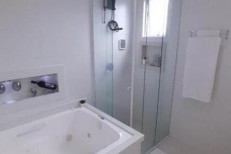 APARTAMENTO NO CORAO DA MEIA PRAIA 