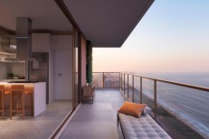 APARTAMENTO EM BALNERIO PIARRAS FRENTE AVENIDA