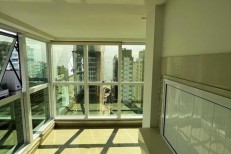 APARTAMENTO NO CORAO DA MEIA PRAIA, VISTA MAR