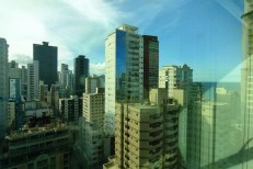 APARTAMENTO NO CORAO DA MEIA PRAIA, VISTA MAR