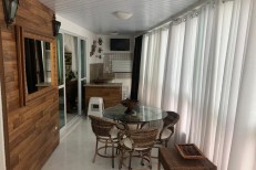 LINDO APARTAMENTO NO INICIO DA MEIA PRAIA