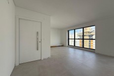 APARTAMENTO NA MEIA PRAIA