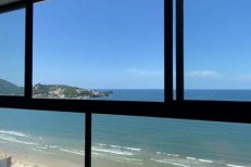 APARTAMENTO VISTA MAR NO CENTRO DE ITAPEMA