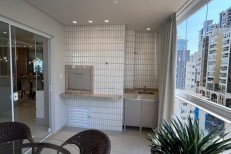LINDO APARTAMENTO NO CORACAO DA MEIA PRAIA