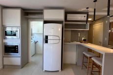 LINDO APARTAMENTO NO CORACAO DA MEIA PRAIA