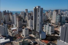 APARTAMENTO QUASE PRONTO EM MEIA PRAIA