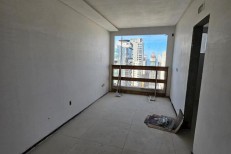APARTAMENTO QUASE PRONTO EM MEIA PRAIA