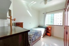 LINDO APARTAMENTO NA MEIA PRAIA
