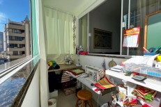 LINDO APARTAMENTO NA MEIA PRAIA