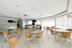 LINDO APARTAMENTO NA MEIA PRAIA