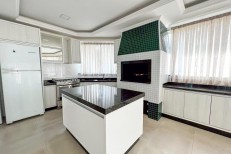 LINDO APARTAMENTO NA MEIA PRAIA