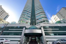 LINDO APARTAMENTO NA MEIA PRAIA